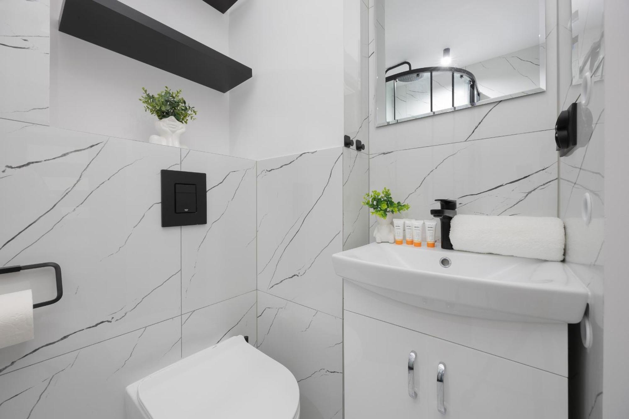 Bright Apartament Wola Ideal For Remote Work By Renters Warszawa